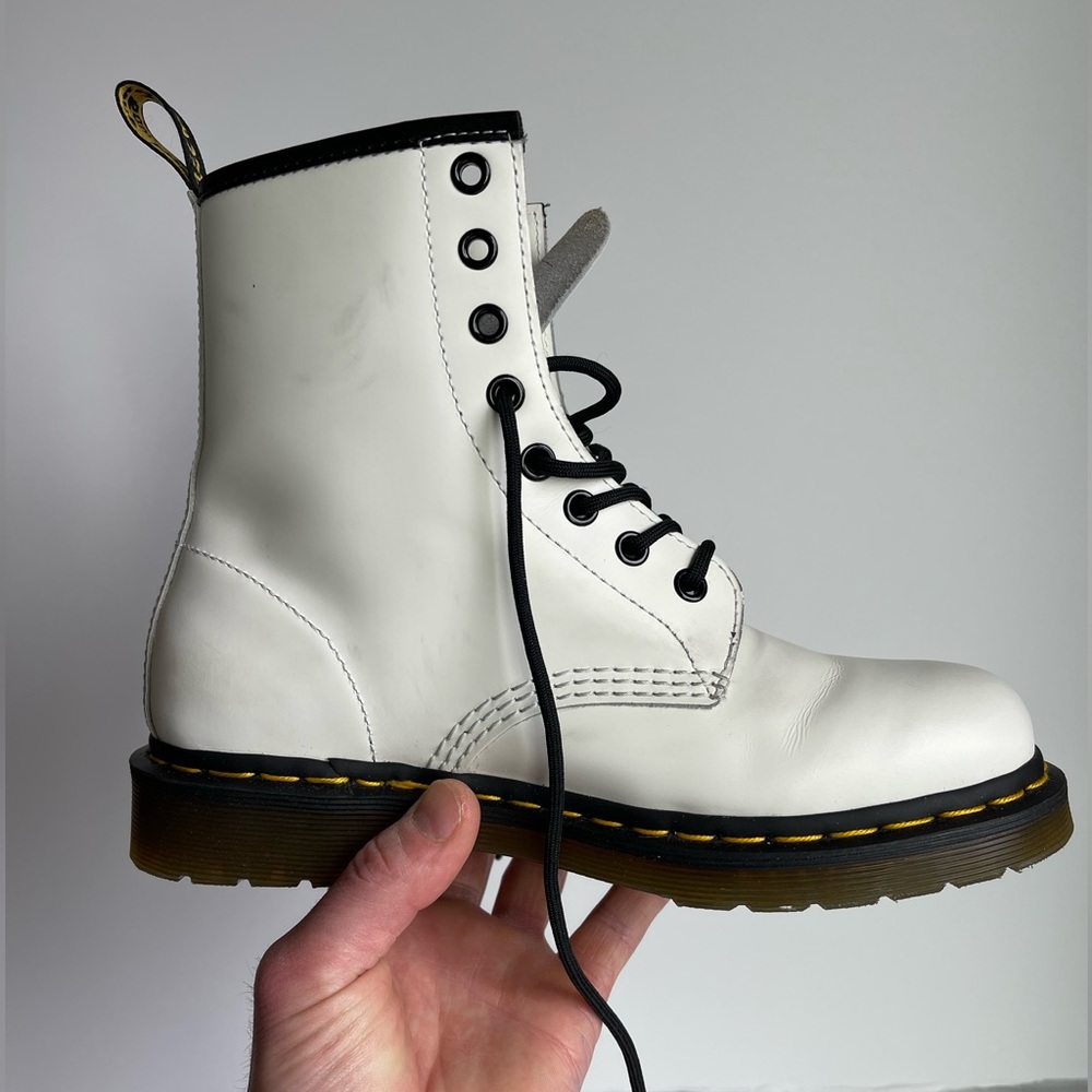 DR. MARTENS 1460 WOMEN'S PATENT LEATHER LACE UP BOOTS